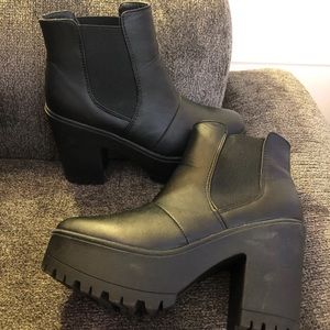 Black Chunky Pretty Little Thing Boots